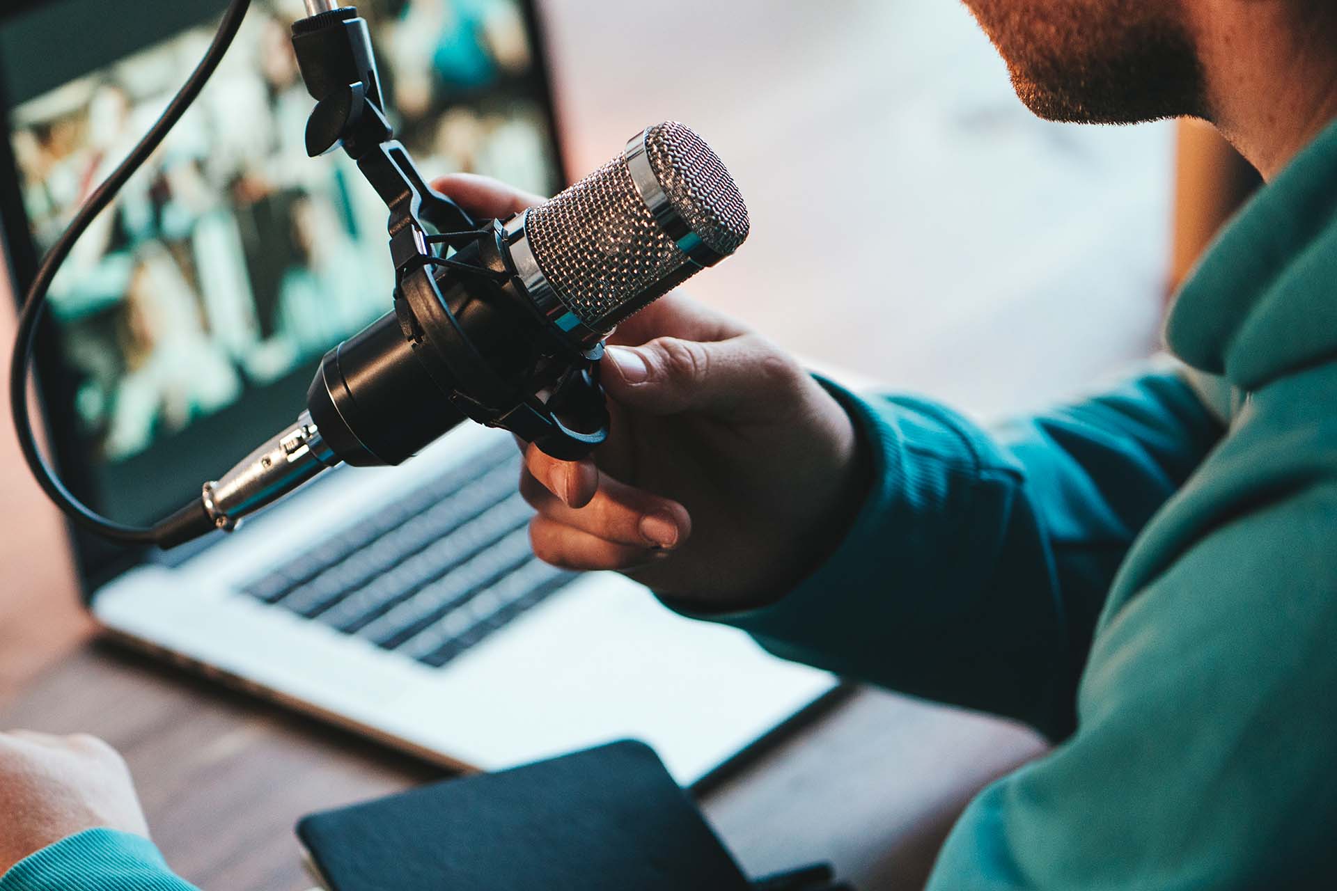 Speaking in a microphone